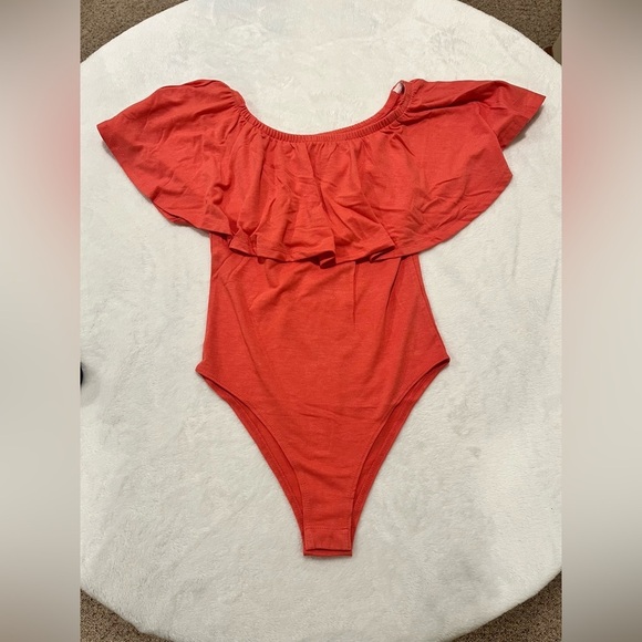 Zenana Outfitters Tops - NWT Zenana Bodysuit - small